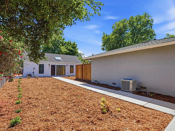 Beautiful new 2 bedroom, 2 bathroom single family home